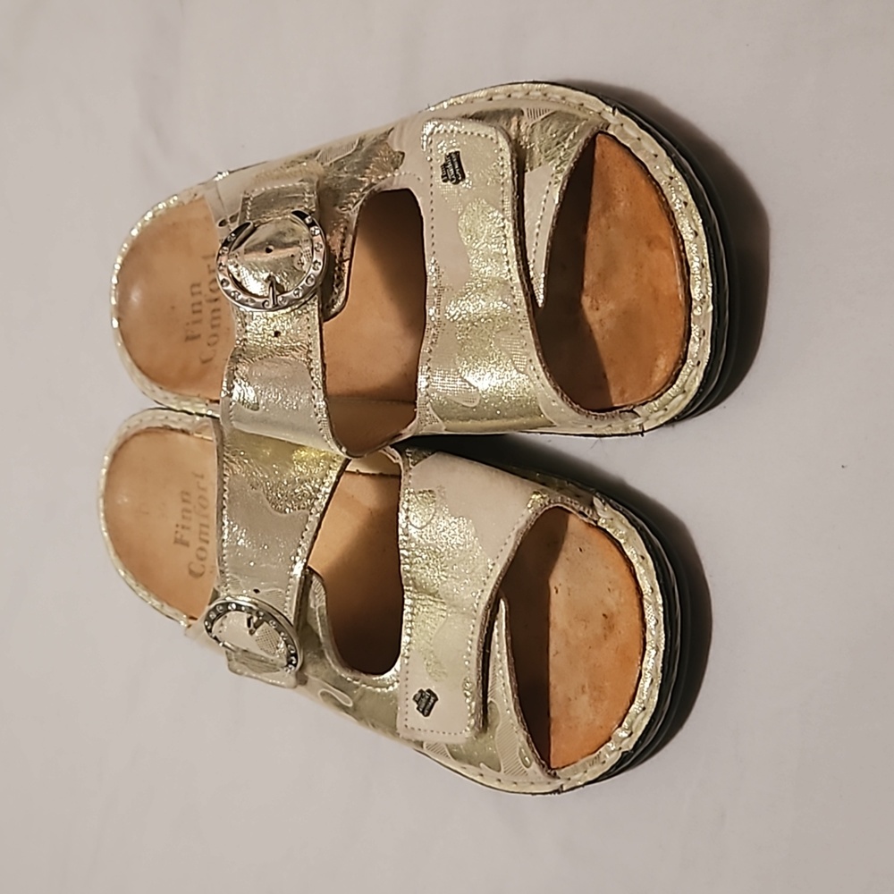 Finn comfort sandals.